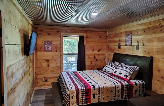 Anglers Riverfront Cabins - Photo 5