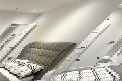 Foto 1 - Beautiful 2-bed High Rise Apartment in Royal Wharf