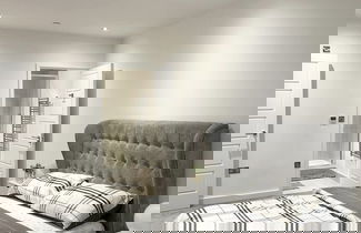 Foto 1 - Beautiful 2-bed High Rise Apartment in Royal Wharf