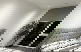 Foto 3 - Beautiful 2-bed High Rise Apartment in Royal Wharf