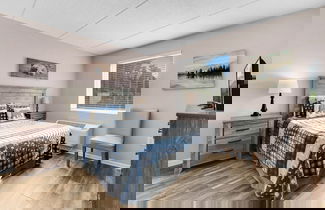 Foto 2 - Trendy 2 BDR Condo w/ Pool + Hot Tub Near Downtown