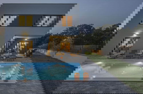 Photo 24 - Modern Villa With Heated Pool