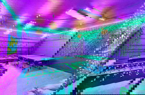 Foto 8 - Upstay - 20-guest-all-theme-rooms-pool-spa-theatre