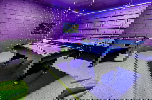 Foto 46 - Upstay - 20-guest-all-theme-rooms-pool-spa-theatre