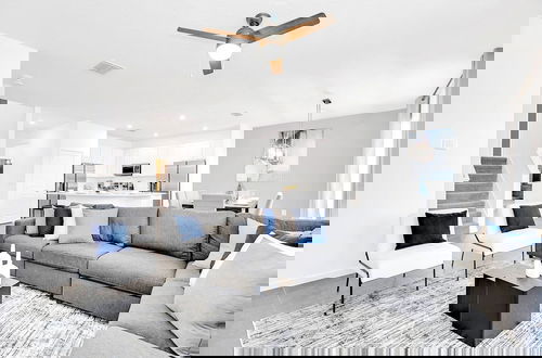 Foto 11 - Upstay - 20-guest-all-theme-rooms-pool-spa-theatre