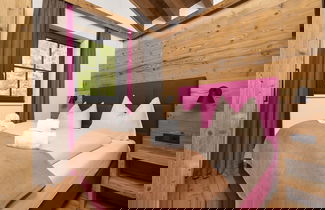 Photo 2 - Attractive Chalet on the Ski-slopes