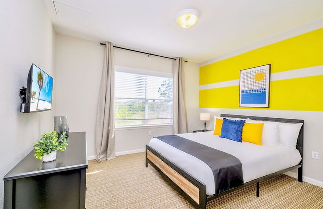 Spacious Pet-friendly Condo- 6 Mins From Disney - Photo 17
