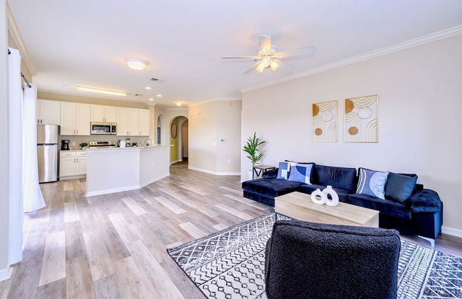 Spacious Pet-friendly Condo- 6 Mins From Disney - Photo 10
