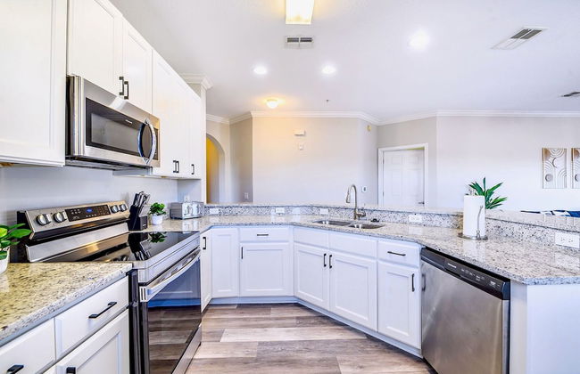 Spacious Pet-friendly Condo- 6 Mins From Disney - Photo 4