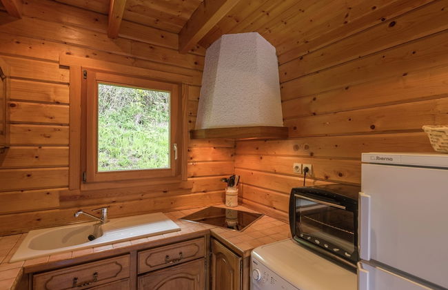 Chalet in Lovely, Rich Forest Setting With a Beautiful View - Foto 33