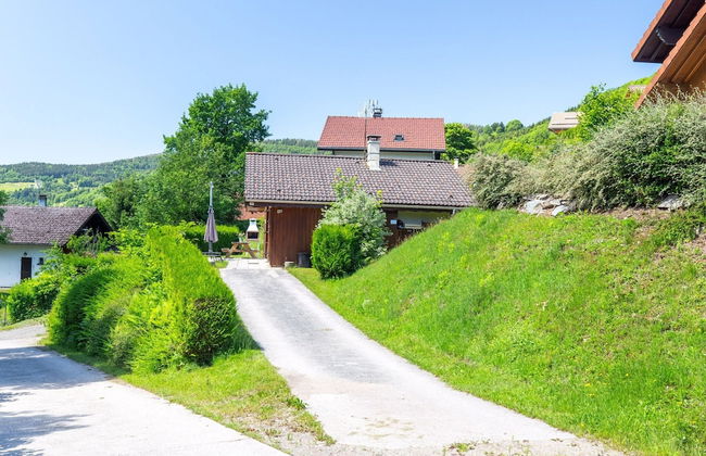 Chalet in Lovely, Rich Forest Setting With a Beautiful View - Foto 2
