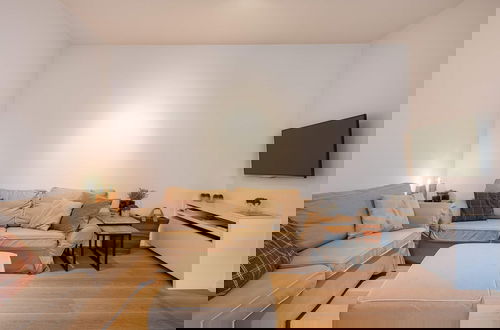 Photo 13 - Modern Apartment Close to the Beach
