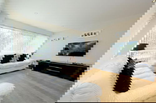 Photo 1 - Deluxe and Secure Apartment Close to Aberdeen City Centre