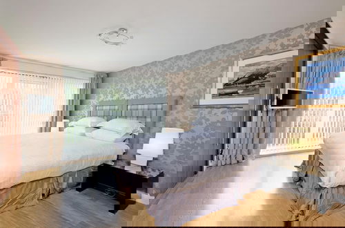 Photo 3 - Deluxe and Secure Apartment Close to Aberdeen City Centre