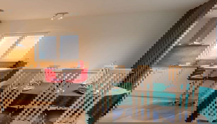 Foto 1 - Spacious Getaway Close to the Beach and Airport
