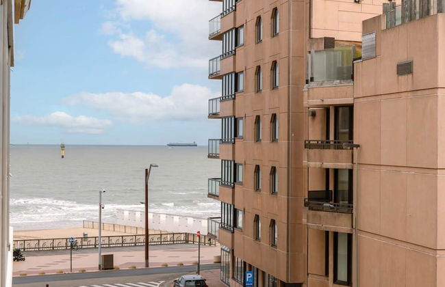 Spacious two Bedroom Apartment in Knokke - Photo 2