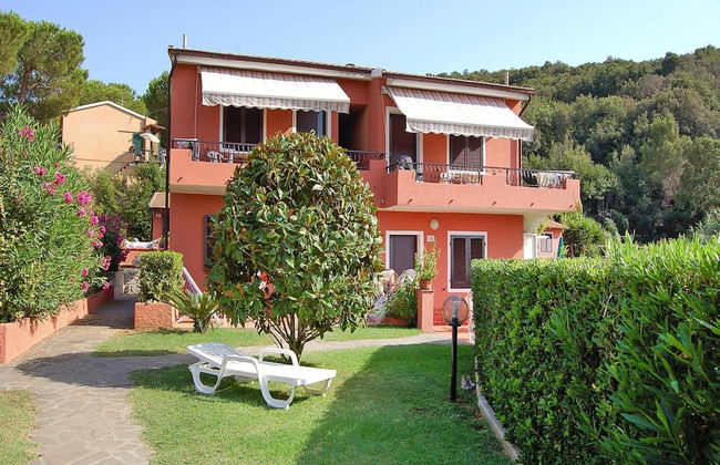 Apartment in Capoliveri Near Sandy Beaches - Foto 1