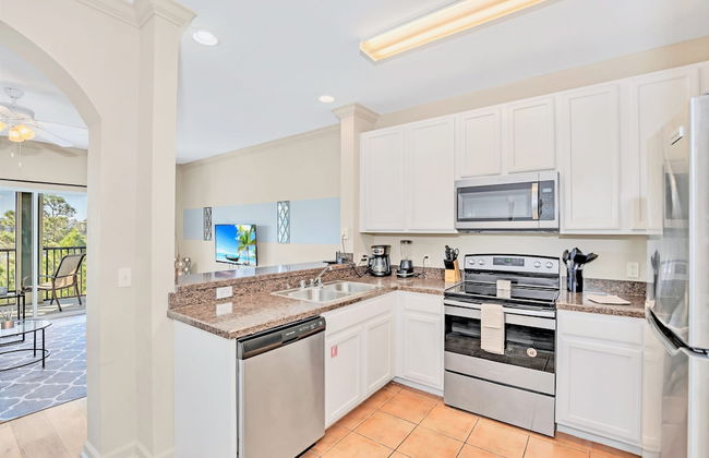 Upstay - Pet-friendly Condo w Pool and Hot Tub - Photo 8