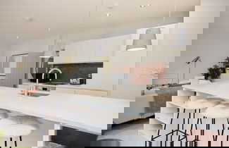 Photo 2 - The Putney Retreat - Charming 2bdr Flat