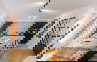 Foto 1 - Modern 3-bedroom Apartment Family-friendly Touches