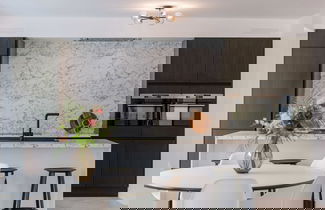 Foto 2 - Modern 3-bedroom Apartment Family-friendly Touches
