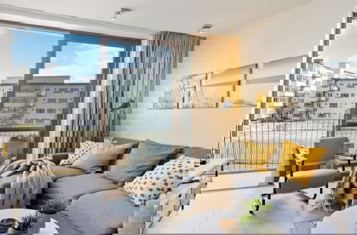 Foto 1 - Apartment With Natural Swimming Pool