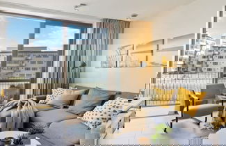 Foto 1 - Apartment With Natural Swimming Pool