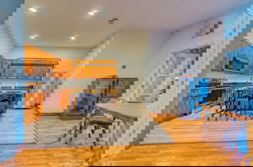 Photo 12 - Sosuite 2BR Apt w W D Gym On-site Restaurant