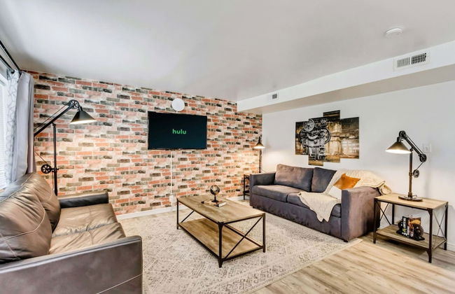 Charming 2BR w King Queen Close to SLC - Foto 1