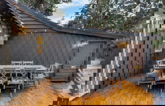 Foto 3 - Westlake Cabin by Avantstay Hot Tub, Near Skiing, Walk to Restaurants & Lake!