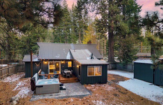 Westlake Cabin by Avantstay Hot Tub, Near Skiing, Walk to Restaurants & Lake! - Foto 31