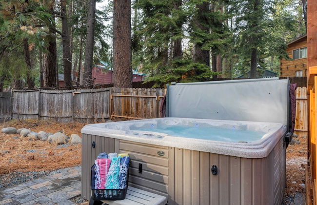 Westlake Cabin by Avantstay Hot Tub, Near Skiing, Walk to Restaurants & Lake! - Foto 28