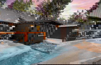 Foto 1 - Westlake Cabin by Avantstay Hot Tub, Near Skiing, Walk to Restaurants & Lake!