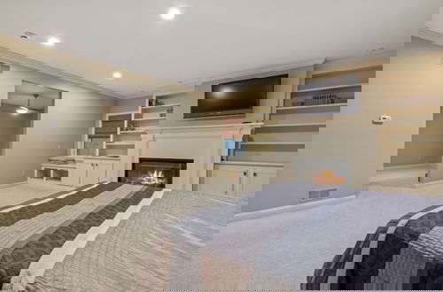 Foto 43 - Massive Home w Sauna Pools Hot Tub Fireplaces