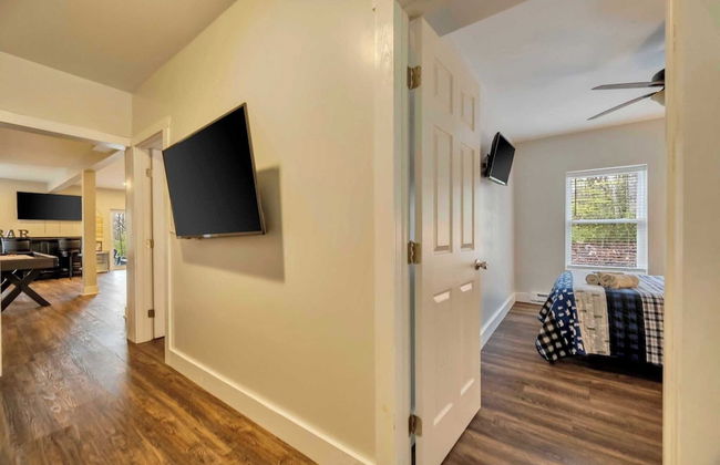 Bear Creek Bliss by Avantstay Sleeps 16 + Game Room, Deck, Fire Pit! - Foto 23