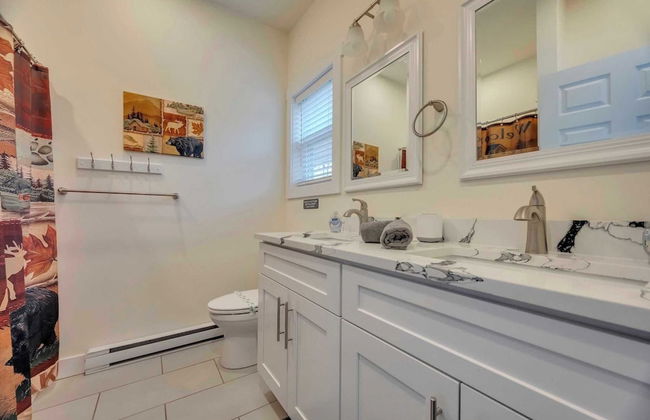Bear Creek Bliss by Avantstay Sleeps 16 + Game Room, Deck, Fire Pit! - Foto 9