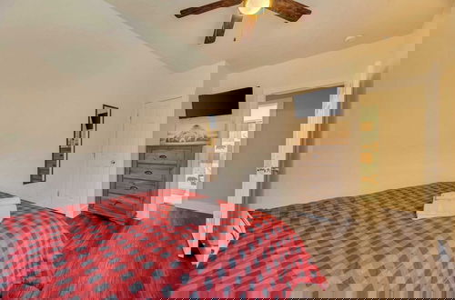 Foto 20 - Bear Creek Bliss by Avantstay Sleeps 16 + Game Room, Deck, Fire Pit!