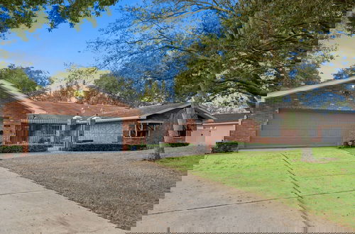 Foto 26 - Golden Retreat: Expansive 6BR Home w Heated Pool ~