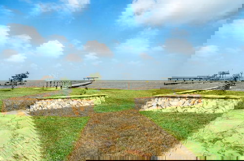 Photo 29 - Shore Thing by Avantstay Waterfront Retreat w Private Boat Dock