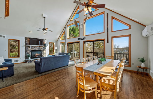 Lake View Chalet by Avantstay Lake Access Deck - Foto 1
