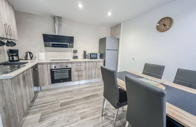 Modern Two Bedroom Apartment With Pool - Foto 18