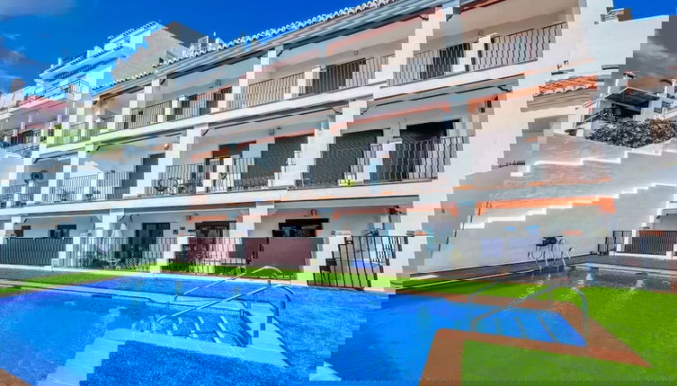 Foto 1 - Modern Two Bedroom Apartment With Pool