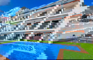 Photo 1 - Modern Two Bedroom Apartment With Pool