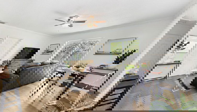 Photo 1 - Bright and Spacious 2 BR Apartment
