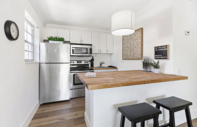 Bright and Spacious 2 BR Apartment - Foto 14