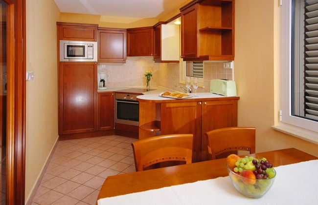 Beautiful Apartments in Jelsa, With Pool - Photo 10