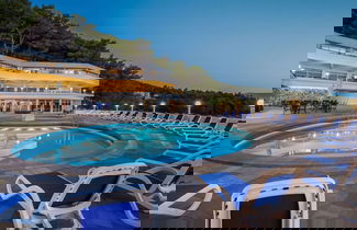 Foto 1 - Apartments Fontana Resort in Jelsa, With Swimming Pool