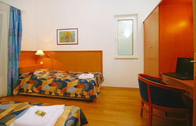 Beautiful Apartments in Jelsa, With Pool - Photo 6