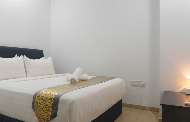 Moonway Luxury Suites At Eaton Residence - Photo 23