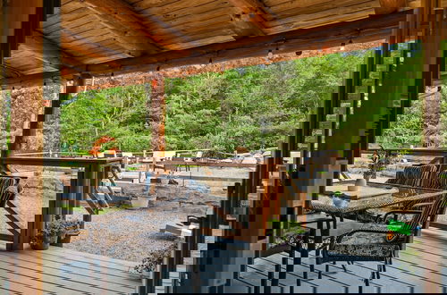 Foto 58 - The Bigwood Cabin by Avantstay Hot Tub Firepit Pool Table Private Yard